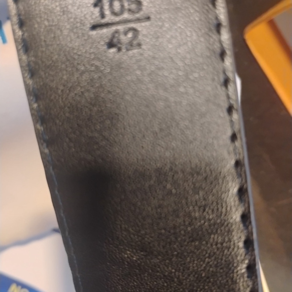 Louis Vuitton Black Leather Men’s Belt with Subtle Stitching